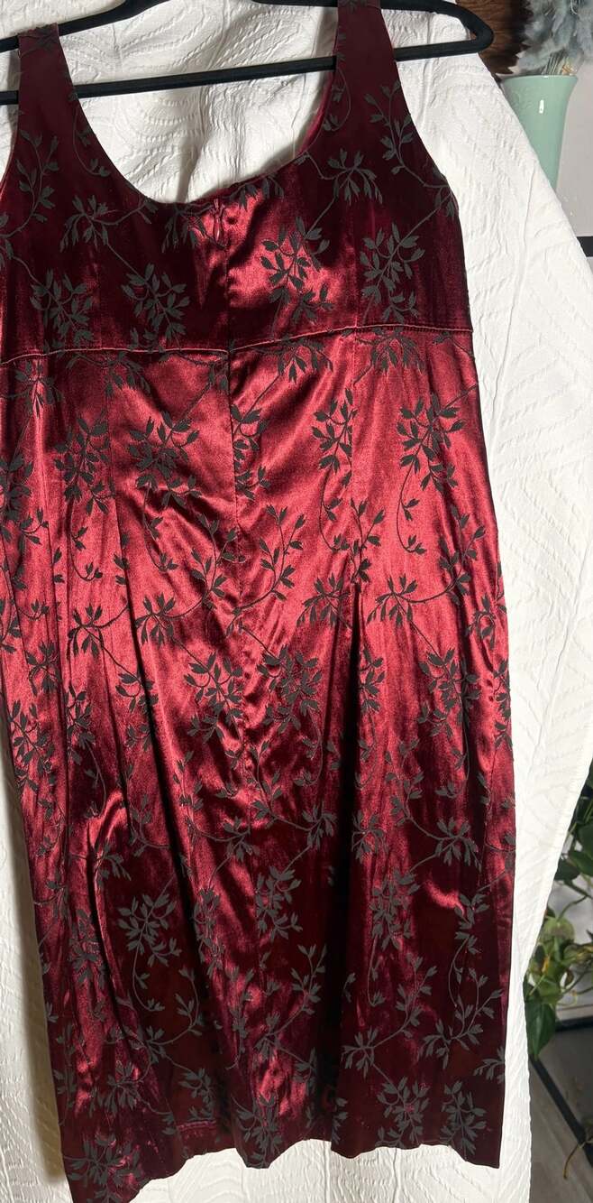Donna Ricco Dress Size 14 Red Black Velvet Floral Vines Sleeveless